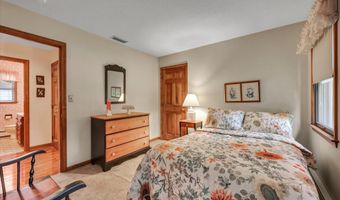 2 Sachem Dr, Cromwell, CT 06416