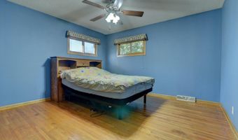 201 4th St, Armstrong, IA 50514