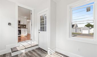 5 Taylor Ct, Cumberland, RI 02864