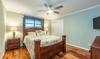 910 CHIPAWAY Dr, Apollo Beach, FL 33572