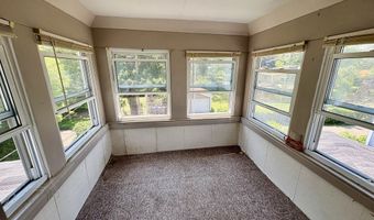 2 Sherwood St, Branford, CT 06405