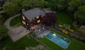 56 Summerfield Ln, Middletown, RI 02842