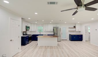 2130 Twin Lake Dr, Benton, LA 71006