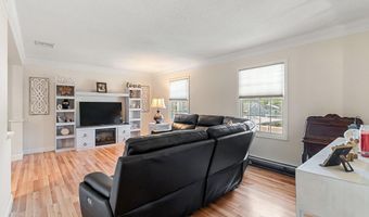 19 Elm St, Beachwood, NJ 08722