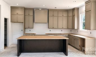 2621 Springway Dr, Charlotte, NC 28205