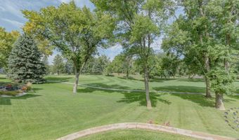 932 Emerald Pines Dr, Arnolds Park, IA 51331