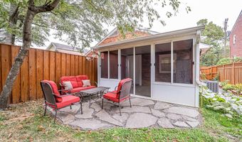 706 W GLEBE Rd, Alexandria, VA 22305