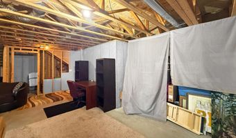 3906 Lone Peak Dr, Bismarck, ND 58503