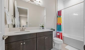 5254 WOLF CREEK Dr, Apollo Beach, FL 33572
