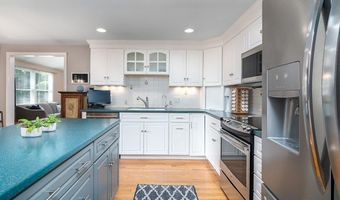 26 High St, North Kingstown, RI 02852