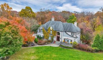 10 Stone Meadow Ln, Airmont, NY 10901