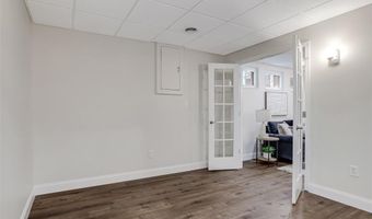 190 Oakbriar Farm Dr, Ballwin, MO 63021