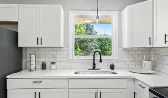 601 Riverview Dr, Altavista, VA 24517