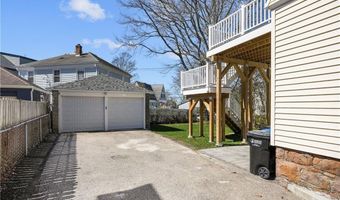 20 Summer St, Newport, RI 02840