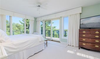 36 Newport St, Jamestown, RI 02835