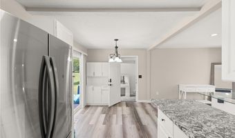 794 Robinhood Dr, Aurora, OH 44202