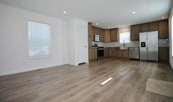 42 Silvermead Dr, Freehold, NJ 07728