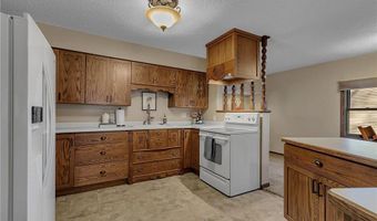 605 Chinook Ave SW, Avon, MN 56310