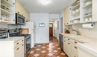 2 Lydia Ct, Albertson, NY 11507