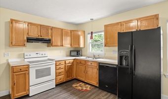 35 Hazel St B, Attleboro, MA 02703