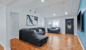 62 Bayside Ave, Amity Harbor, NY 11701