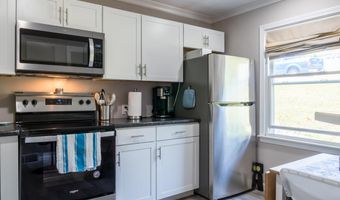 46 Broadview Ave, Auburn, ME 04210
