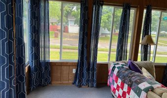 831 N River Ave, Alma, MI 48801