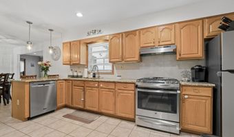 24 Jubilee Cir, Aberdeen, NJ 07747
