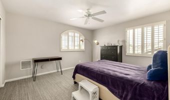 5733 S AMBERWOOD Dr, Chandler, AZ 85248