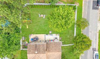 9 Brentwood Ter, Middletown, NJ 07748