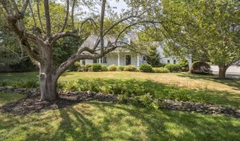 2 Sunnyfield Ln, Falmouth, ME 04105