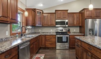 623 Autumn Dr, Altoona, WI 54720