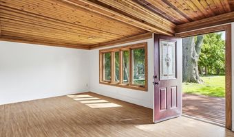 124 Roselawn St, Algonac, MI 48001