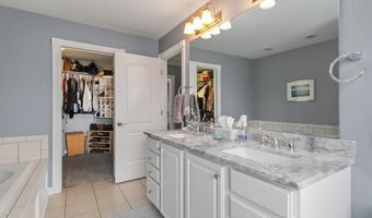 1620 Pinewood Ct SW, Altoona, IA 50009