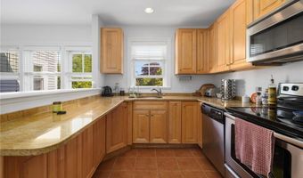 1 Red Cross Ave 9, Newport, RI 02840