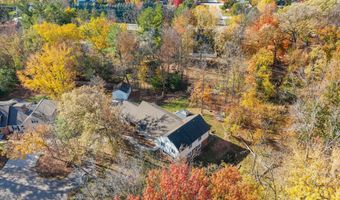 11 HILLTOP Ct, Appleton, WI 54914