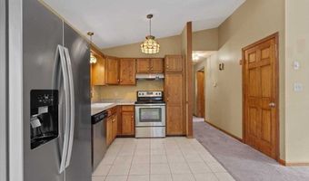 9 Iriquois Dr, Ashburnham, MA 01430