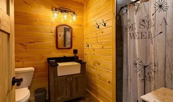8 Breezy Knoll Ln, Baileyville, ME 04694