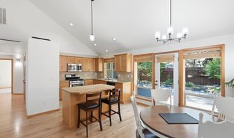 19905 Antler Point Dr, Bend, OR 97702