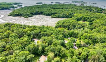 21 Quarry Rd, Branford, CT 06405