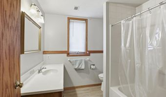 1700 E TRACIA Ln, Appleton, WI 54911