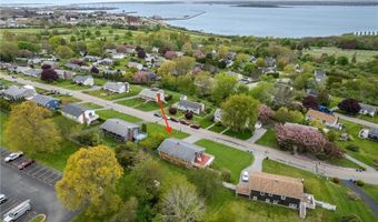 23 Algonquin Dr, Middletown, RI 02842