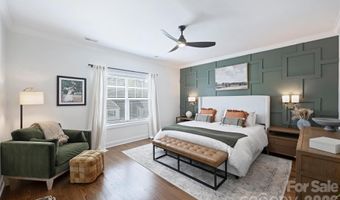 1617 Hawthorne Ln, Charlotte, NC 28205