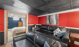 64 Deerfield Dr, Warwick, RI 02886