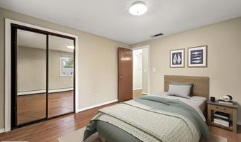 23 Nolan Dr, Bloomfield, CT 06002