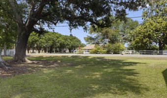956 Old Spanish Trl, Bay St. Louis, MS 39520