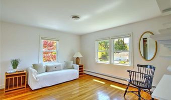 11 Henry Dr, Barrington, RI 02806