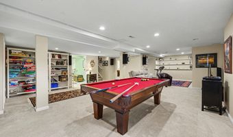 5368 Pinnacle Ct, Ann Arbor, MI 48108