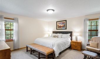 615 Woodsmen Dr NE, Alexandria, MN 56308
