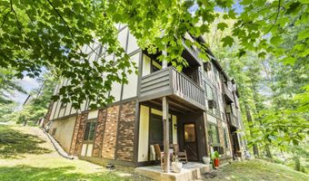8 Carlisle Ct 8, Brookfield, CT 06804